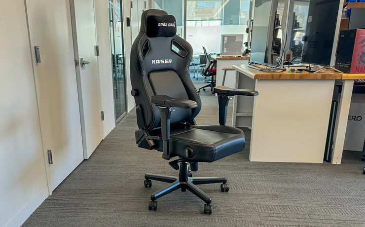 AndaSeat Kaiser 4 XL large gaming chair with lumbar support